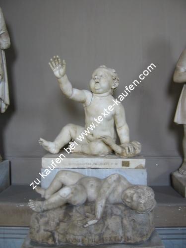Kindliche Statue